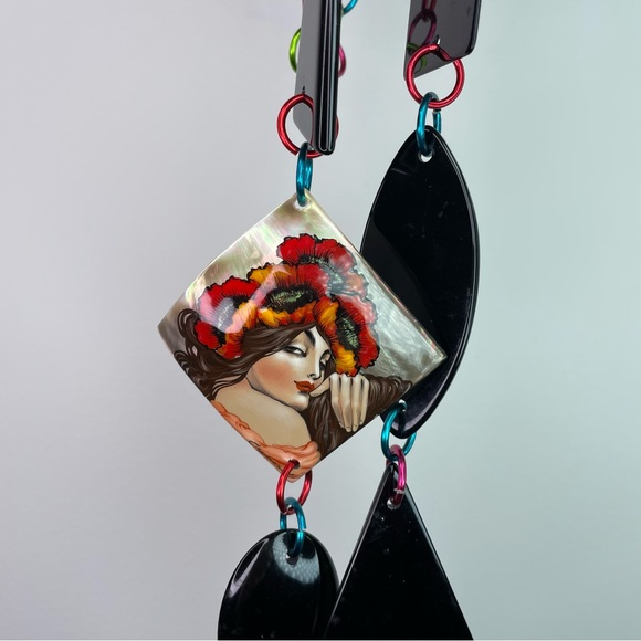 Artisan-Made Hand-Painted Mother of Pearl & Acrylic Geometrical Necklace - Picture 4 of 12
